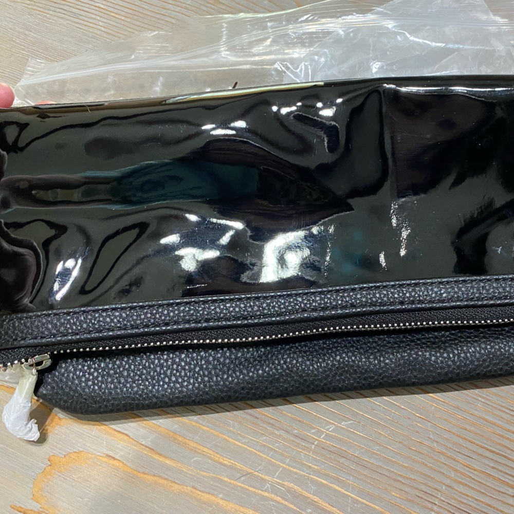 Thirty-One Clutch